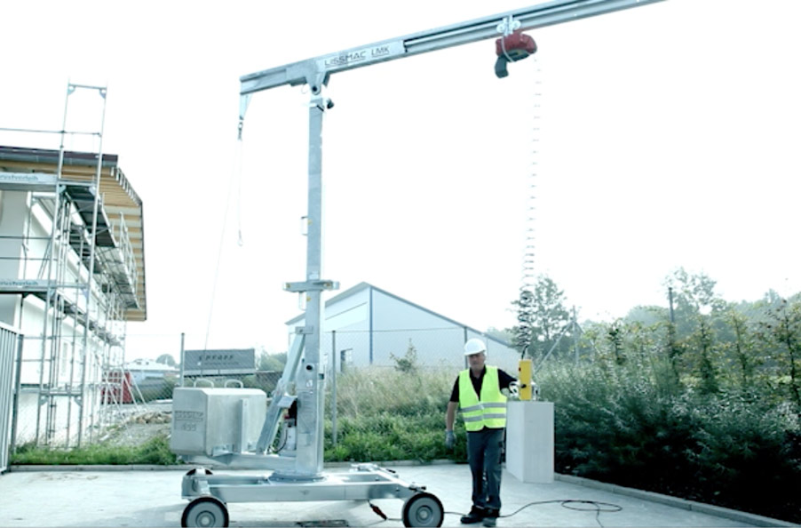 Mini crane for easy moving of masonry